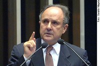 Cristovam faz alerta sobre falta de qualificação no mercado de trabalho