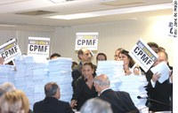 Fiesp entrega abaixo-assinado com 1,3 milhão de assinaturas contra CPMF