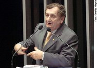 Mão Santa elogia pleito argentino e diz que Brasil vive uma barbárie