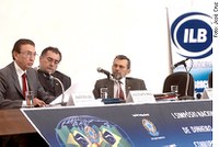 Senadores participam de simpósio que debate propostas de combate ao crime organizado