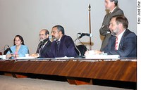 Paim quer aprovar projeto sobre organização sindical até quarta-feira