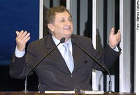 Mão Santa diz que "aloprados" pressionam pelo terceiro mandato