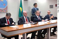 Indicações de três diplomatas para embaixadas do Brasil recebem pareceres favoráveis da CRE
