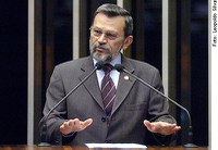 Valter Pereira comemora descoberta de bacia petrolífera gigante em Santos