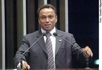 Padre Paolino pede aprovação de projetos que contribuam para  preservação da Floresta Amazônica, diz Sibá