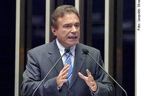 Alvaro Dias volta a criticar gastos do governo federal