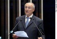 Suplicy elogia decisão de eliminar dólar no comércio entre Brasil e Argentina