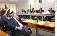 Para diretor da Anvisa, farmácias devem vender apenas produtos relacionados à saúde