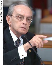 [Foto: senador Jefferson Péres (PDT-AM)]