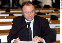 Zambiasi propõe isenção do imposto de renda para servidor licenciado para tratamento de doença grave