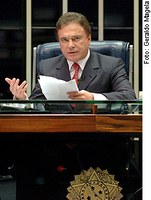 Alvaro Dias quer criação de conselhos para fiscalizar grampos telefônicos