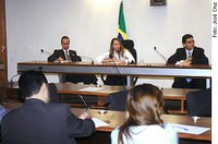 Especialista diz que programas de distribuição de renda são insuficientes para erradicar pobreza