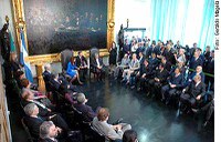 Em visita ao Senado, presidente da Argentina anuncia construção de embaixada no Brasil