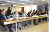 CE aprova criação do Dia do Historiador e do Dia do Rock