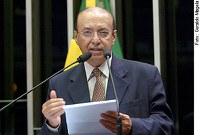 Valadares quer discutir modelo de exploração do petróleo