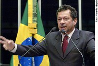 João Pedro festeja inauguração de escola técnica em Coari (AM)