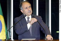 Cristovam pede aprovação de projeto que direciona à educação impostos do petróleo do pré-sal