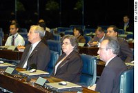 Em sessão especial, Perillo diz que crise no mercado financeiro é "teste de fogo" para administrador