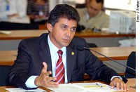 Proposta de Expedito Júnior beneficia devedores do FIES de  baixa renda