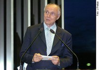 Suplicy destaca contribuição do administrador ao progresso do país