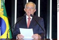 Adelmir Santana critica alta carga tributária brasileira