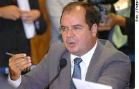 Tião Viana propõe aumento de espaço entre poltronas de aeronaves