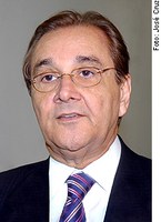 Para Agripino, nenhum país está imune à crise