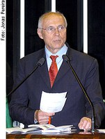 Suplicy homenageia atletas paraolímpicos