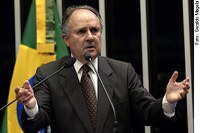 Cristovam Buarque diz que voracidade do consumo derrete bancos e calotas polares