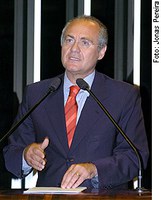 Renan Calheiros comemora desempenho do PMDB nas eleições municipais