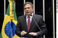 Alvaro Dias diz que Lula debochou da crise, mas está sendo obrigado a repetir o Proer