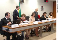 Regulamentar trabalho de atores e modelos mirins exigiria modificar a Constituição, dizem especialistas