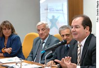 Tião Viana defende extinção de leitos psiquiátricos