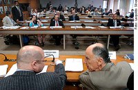 CCJ deve votar nesta quarta projeto que regula atividade de "sacoleiros"