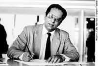 Corpo do ex-senador Alfredo Campos, que morreu no domingo, será cremado nesta tarde