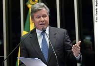Arthur Virgílio critica demora do governo em reagir à crise financeira mundial