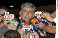 Garibaldi dá oito dias para que senadores informem se há parentes contratados e garante demiti-los, se necessário
