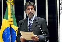 Governo está respondendo à crise de maneira responsável, diz Raupp