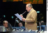 Antonio Carlos Júnior questiona atuação do governo na greve dos bancários