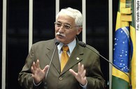 Augusto Botelho homenageia médicos brasileiros