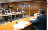 Idoso carente que completar cem anos pode passar a receber benefício de dois salários mínimos