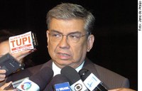 Nepotismo: Garibaldi diz que se preocupa só em cumprir a lei