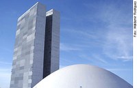 Senado demite funcionários subordinados a parentes