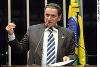 Mozarildo faz homenagem aos 25 anos de criação do jornal 'Folha de Boa Vista'