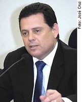 Perillo quer repasse do seguro obrigatório diretamente a estados e municípios