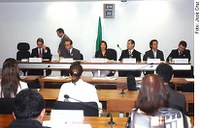 Projeto que proíbe vestibulares e concursos aos sábados divide opiniões