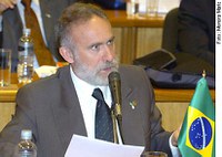 Parlamento debaterá crise financeira mundial