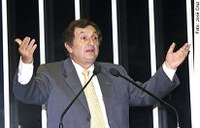 Mão Santa aponta "crimes eleitorais" cometidos por Lula e Dilma