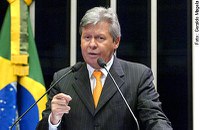 Arthur Virgílio aconselha ao governo "juízo" na condução da crise financeira