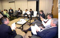 Arthur Virgílio anuncia acordo para votar projeto dos sacoleiros